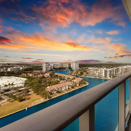 Luxury 1 Bedroom Front Intracoastal View Balcony Pools